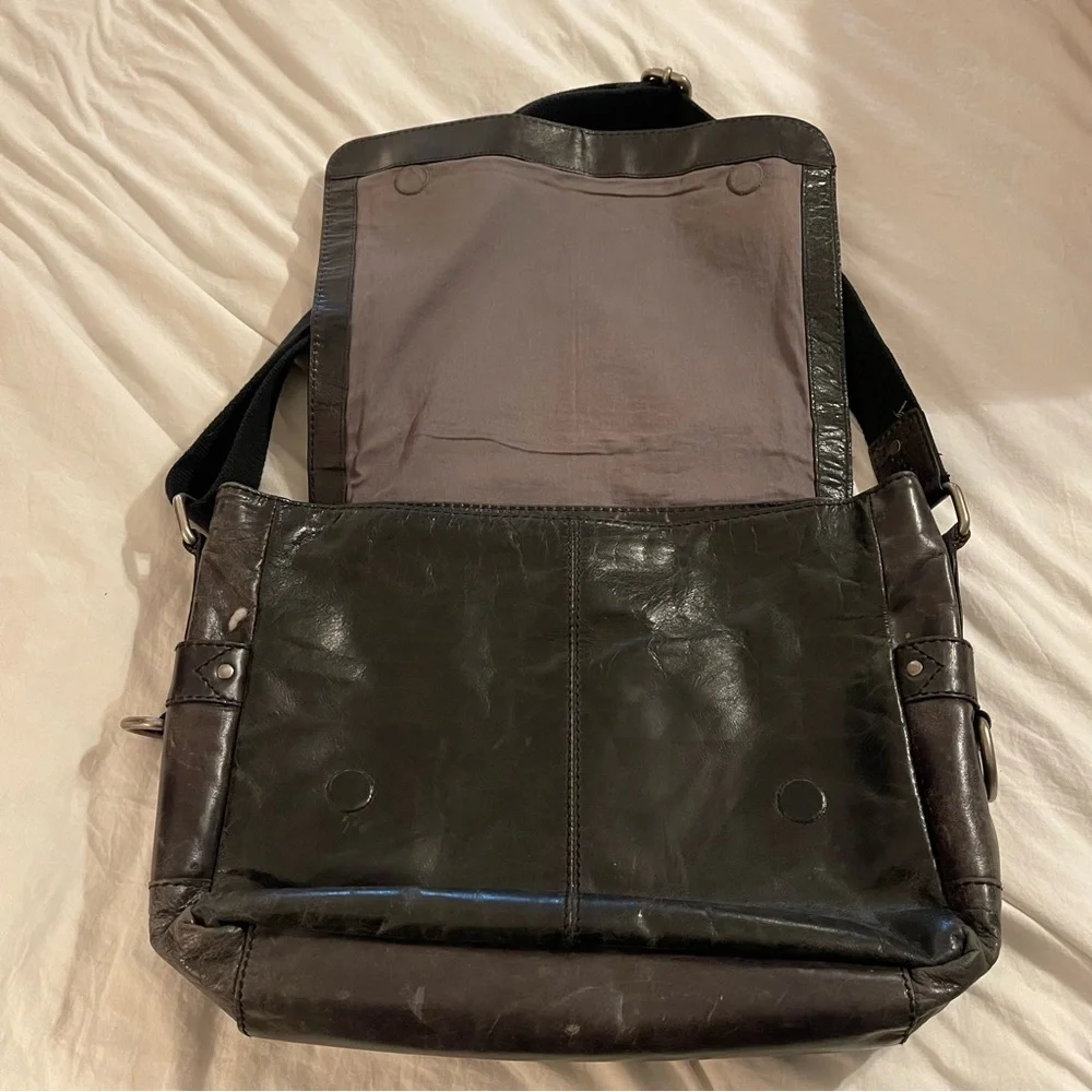 Vintage Fossil Black Leather Messenger Bag Magnetic Flap Commuter